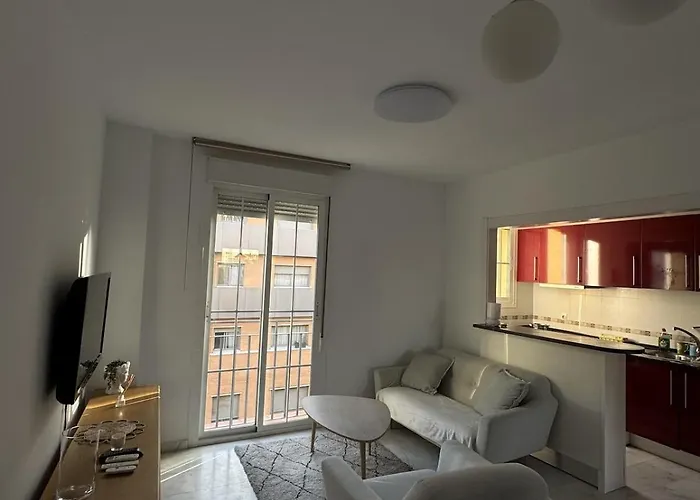 Modern Duplex In Centre 2br 2 Baths *